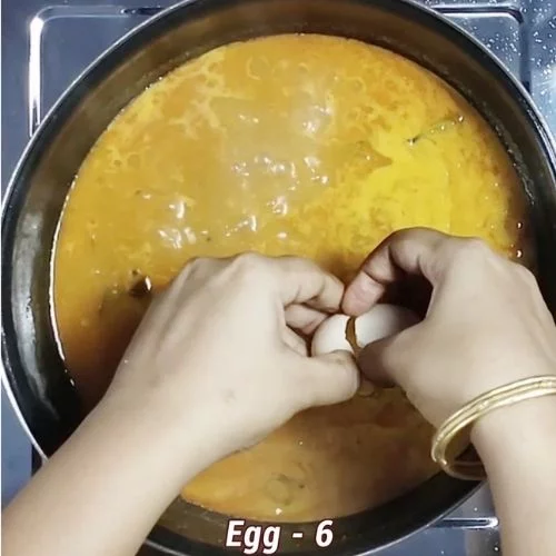 Poached egg curry